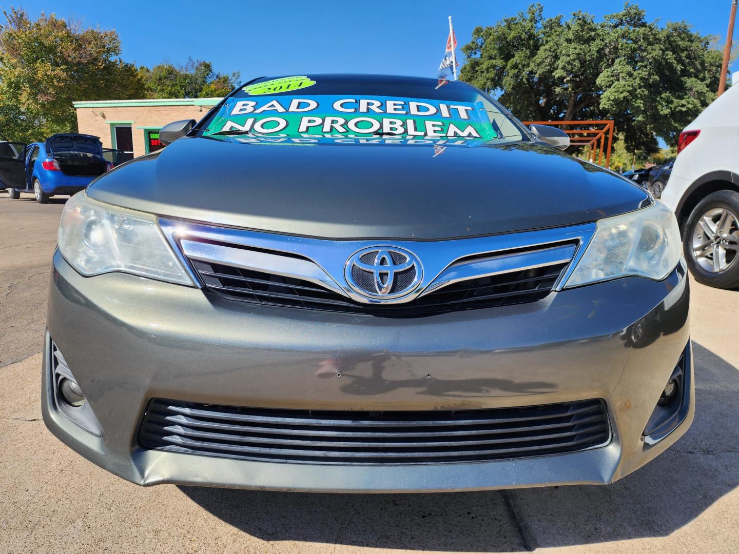 2014 GREEN Toyota Camry LE (4T4BF1FK0ER) with an 2.5L L4 DOHC 16V engine, 6-Speed Automatic transmission, located at 2660 S.Garland Avenue, Garland, TX, 75041, (469) 298-3118, 32.885551, -96.655602 - Welcome to DallasAutos4Less, one of the Premier BUY HERE PAY HERE Dealers in the North Dallas Area. We specialize in financing to people with NO CREDIT or BAD CREDIT. We need proof of income, proof of residence, and a ID. Come buy your new car from us today!! This is a SUPER CLEAN 2014 TOYOTA CAM - Photo#9